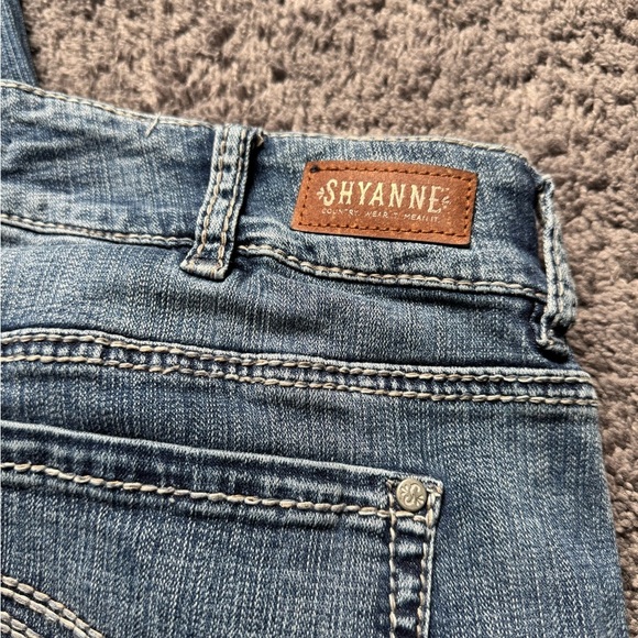 SHYANNE Medium Wash Mid-rise Bootcut Jeans | Women’s size 31x30 - Picture 6 of 9